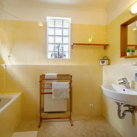 Muzsa House בית הארחה 4*