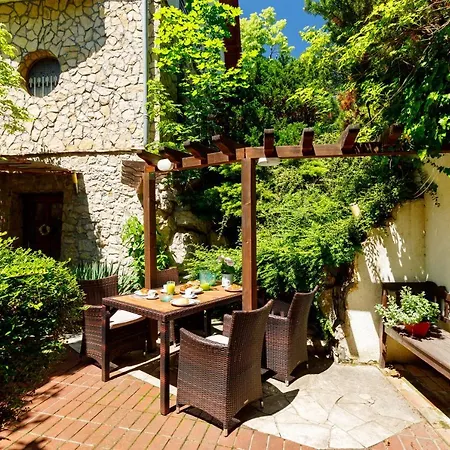 Villa Muzsa Apartment House