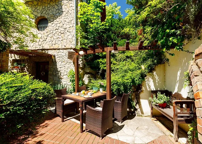Muzsa House